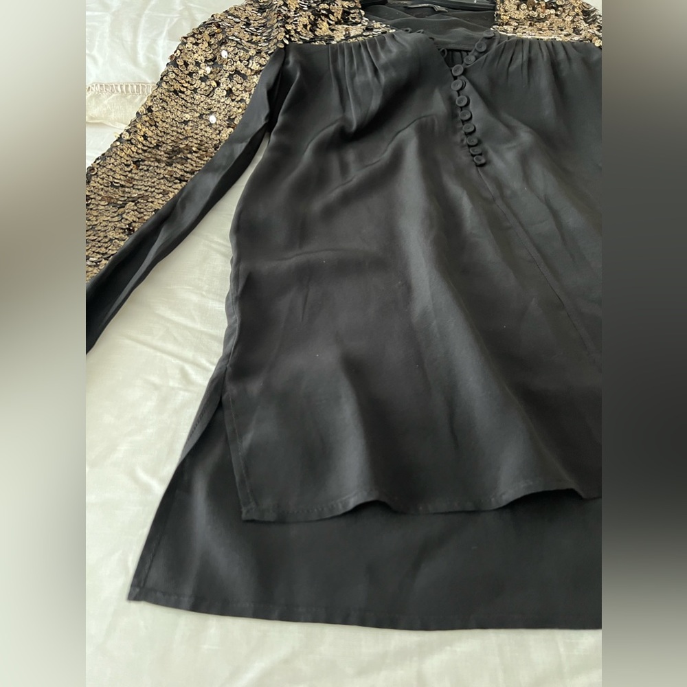 BCBGMaxAzria Black & Gold Silk Sequin Blouse – NWOT - Picture 10 of 11